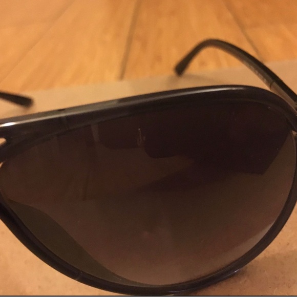Tom Ford Sunglasses - Picture 2 of 6